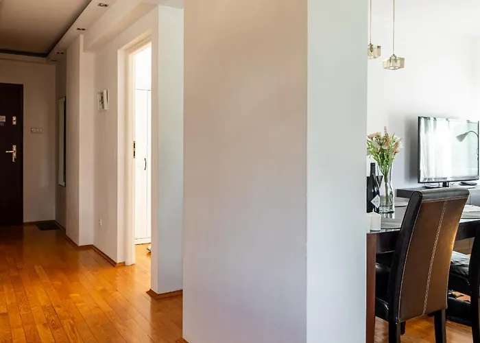 - Balcony, Park And Tram Nearby - By Rentujemy 아파트