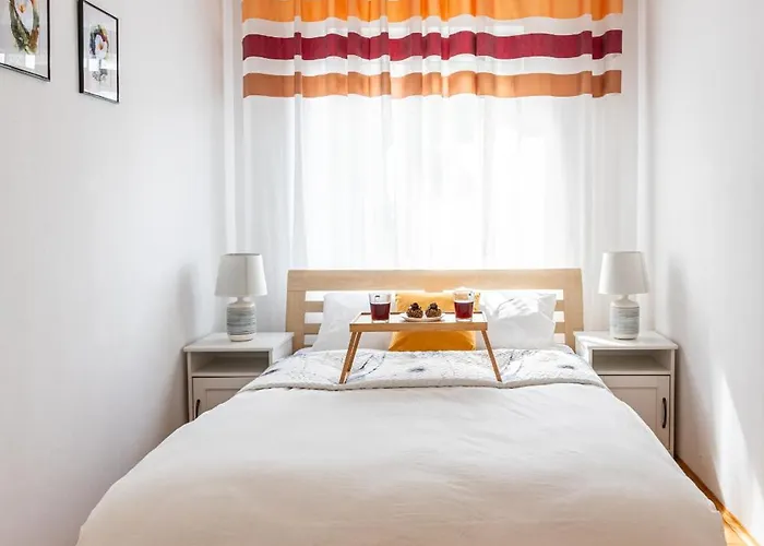 - Balcony, Park And Tram Nearby - By Rentujemy 아파트