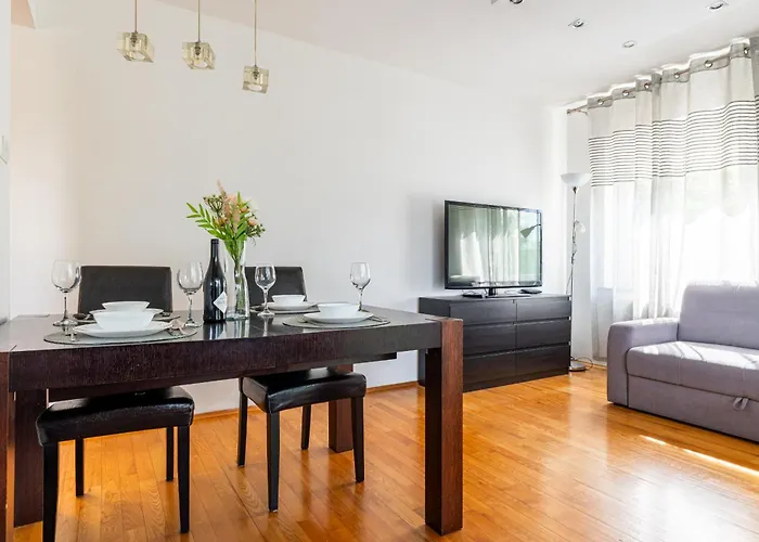 - Balcony, Park And Tram Nearby - By Rentujemy