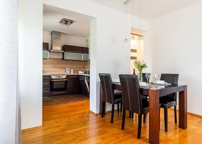 - Balcony, Park And Tram Nearby - By Rentujemy *