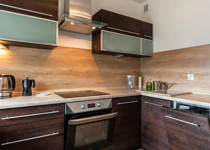 아파트 - Balcony, Park And Tram Nearby - By Rentujemy *