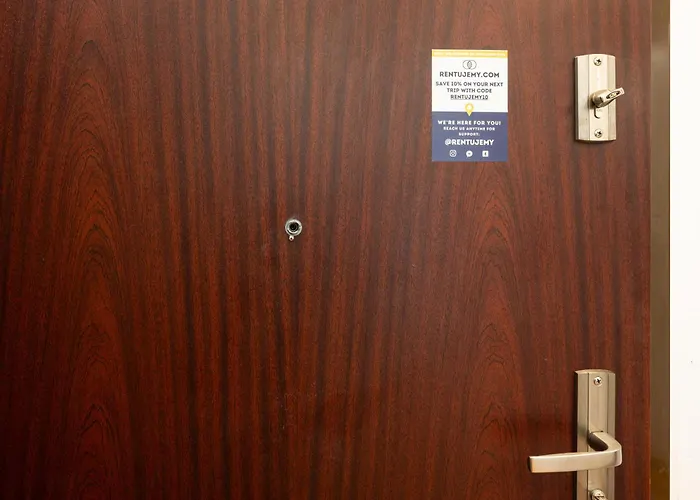 - Balcony, Park And Tram Nearby - By Rentujemy 아파트