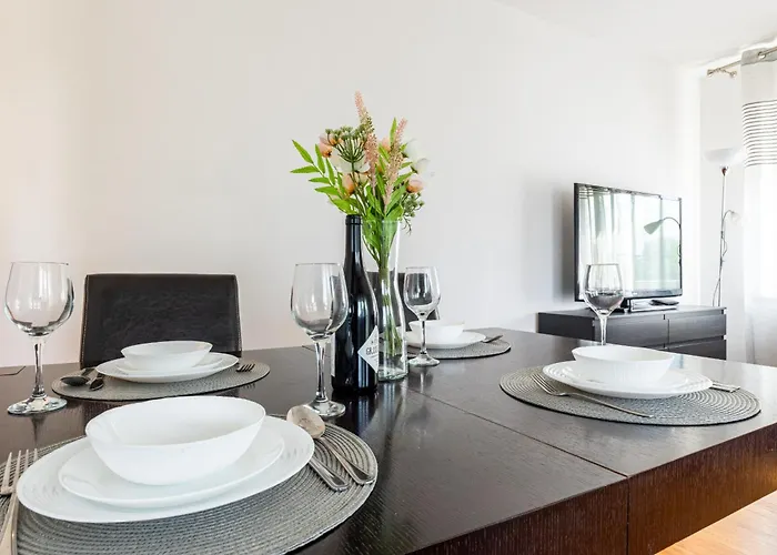 아파트 - Balcony, Park And Tram Nearby - By Rentujemy 브로츠와프