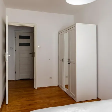 - Balcony, Park And Tram Nearby - By Rentujemy