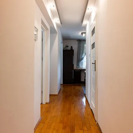 Apartment - Park And Tram Nearby - By Rentujemy *